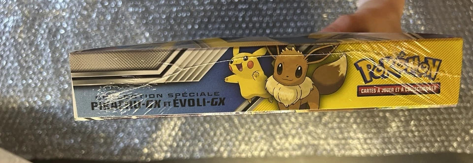 Coffret Pokémon collection spéciale pikachu-GX et evoli-GX scellé FR SL