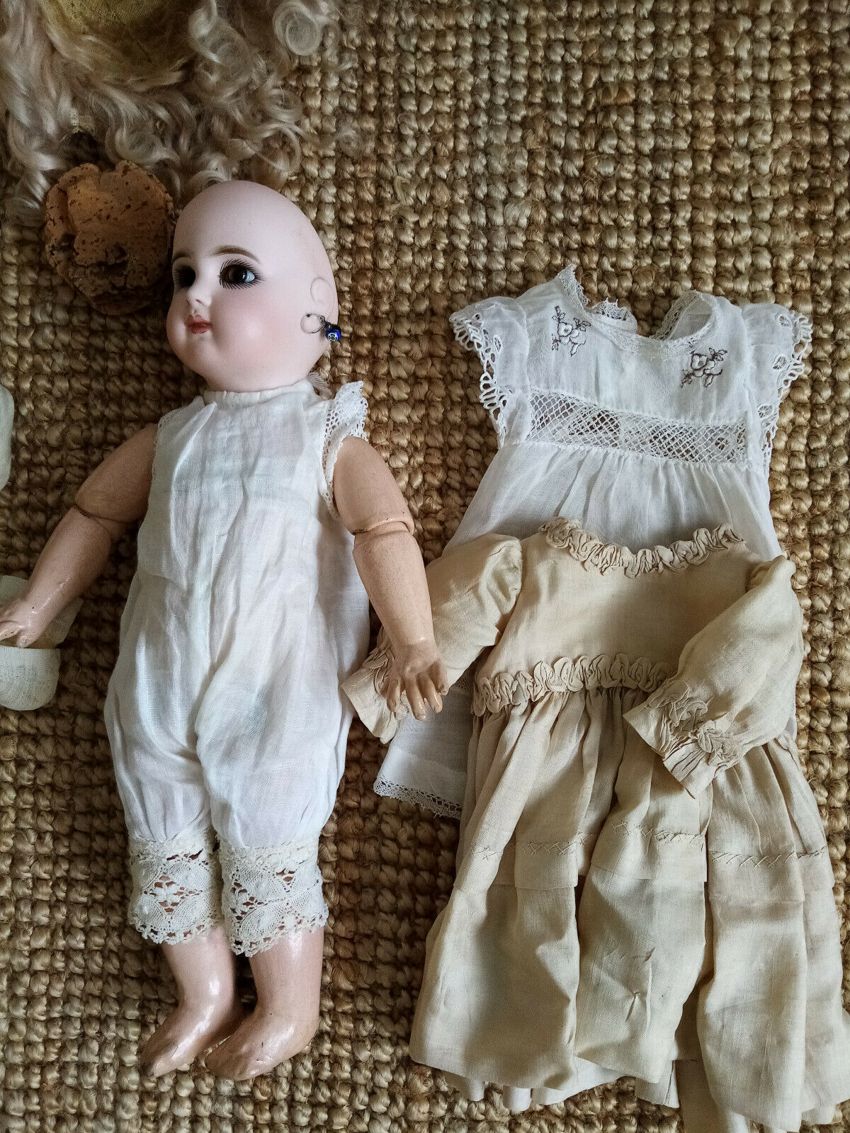 Ancienne poupée Jumeau bouche fermée