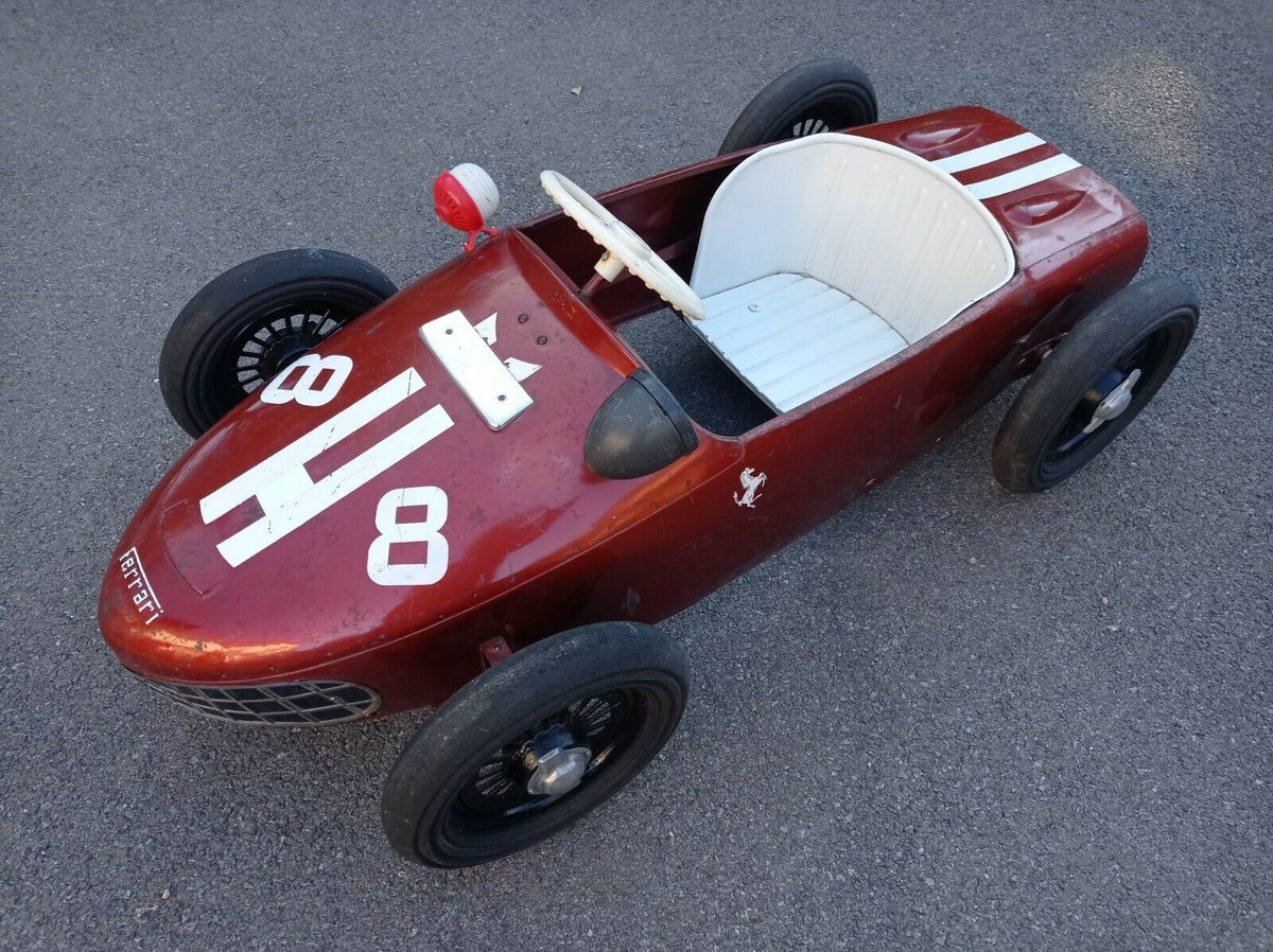 Ancienne voiture a pédales Ferrari sharknose Morellet guėrineau