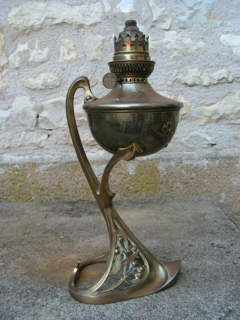 ANCIENNE LAMPE A PETROLE ART NOUVEAU SIGNEE GEORGES LELEU
