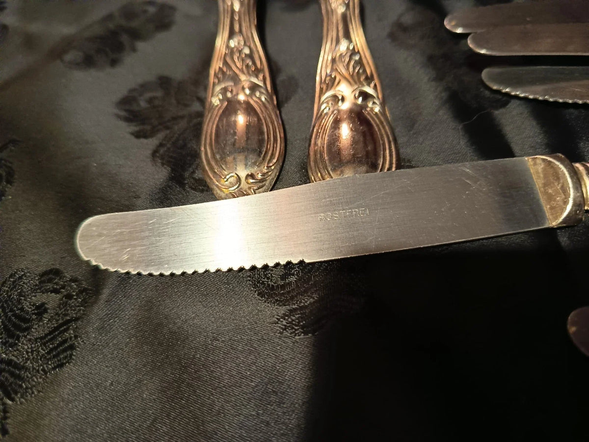 RARE ANCIEN SERVICE STYLE L.XV DE 49 COUVERTS EN ARGENT POINCON