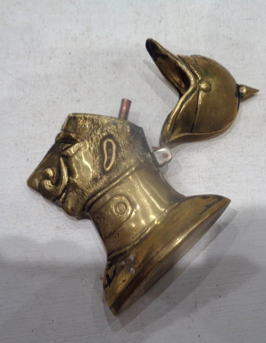Artisanat de tranchée: Très rare briquet représentant le Kaiser en caricature