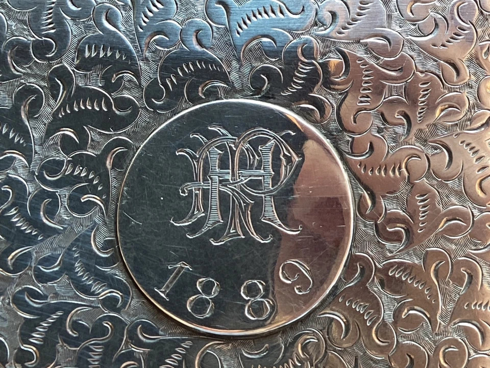 Etui en argent massif Sterling Poinçons BIRMINGHAM et Orfèvre M & L, année 1889