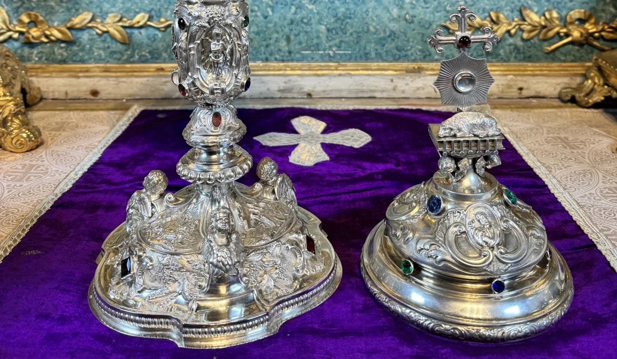 Ciboire en argent, modèle cathédrale