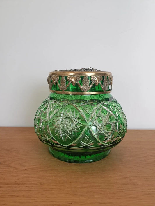 Cristal Coloré Et Taillé , Vase Pique Fleurs , Au Décor De Bélier , XX°.