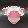 PAIRE DE TULIPES ROSES POUR LAMPE À PÉTROLE Baccarat? St-Louis? Clichy? Globe