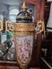 PAIRE DE VASES. PORCELAINE ÉMAILLÉE AVEC RELIEF. SEVRES. XIX ÈME SIÈCLE.