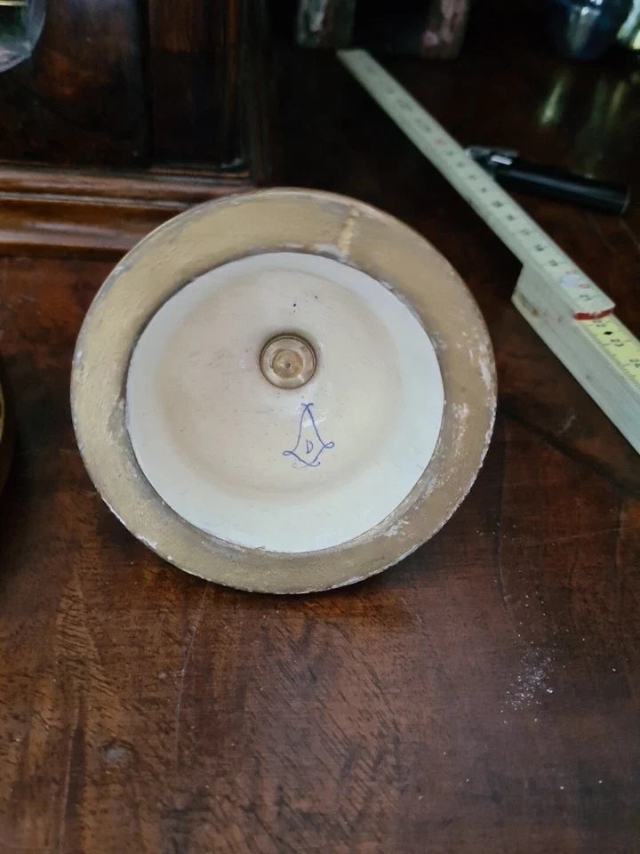 PAIRE DE VASES. PORCELAINE ÉMAILLÉE AVEC RELIEF. SEVRES. XIX ÈME SIÈCLE.