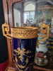 PAIRE DE VASES. PORCELAINE ÉMAILLÉE AVEC RELIEF. SEVRES. XIX ÈME SIÈCLE.
