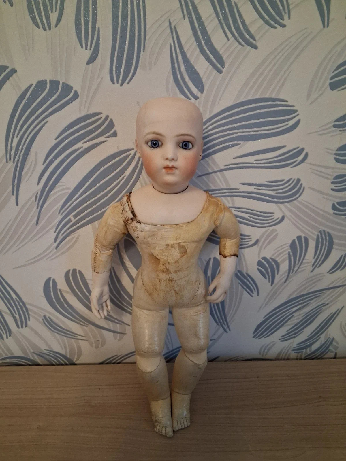 Ancienne poupée de mode François gaultier cuir et porcelaine