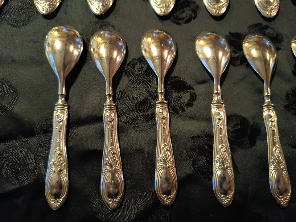 RARE ANCIEN SERVICE STYLE L.XV DE 49 COUVERTS EN ARGENT POINCON "800"