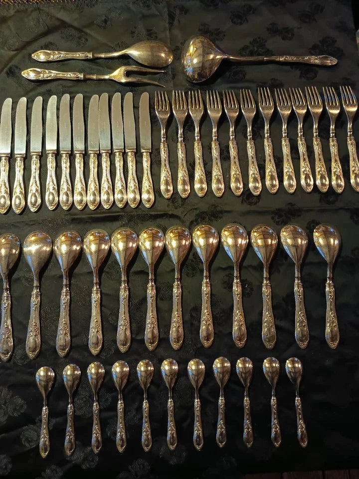 RARE ANCIEN SERVICE STYLE L.XV DE 49 COUVERTS EN ARGENT POINCON "800"