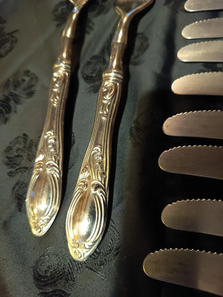 RARE ANCIEN SERVICE STYLE L.XV DE 49 COUVERTS EN ARGENT POINCON "800"