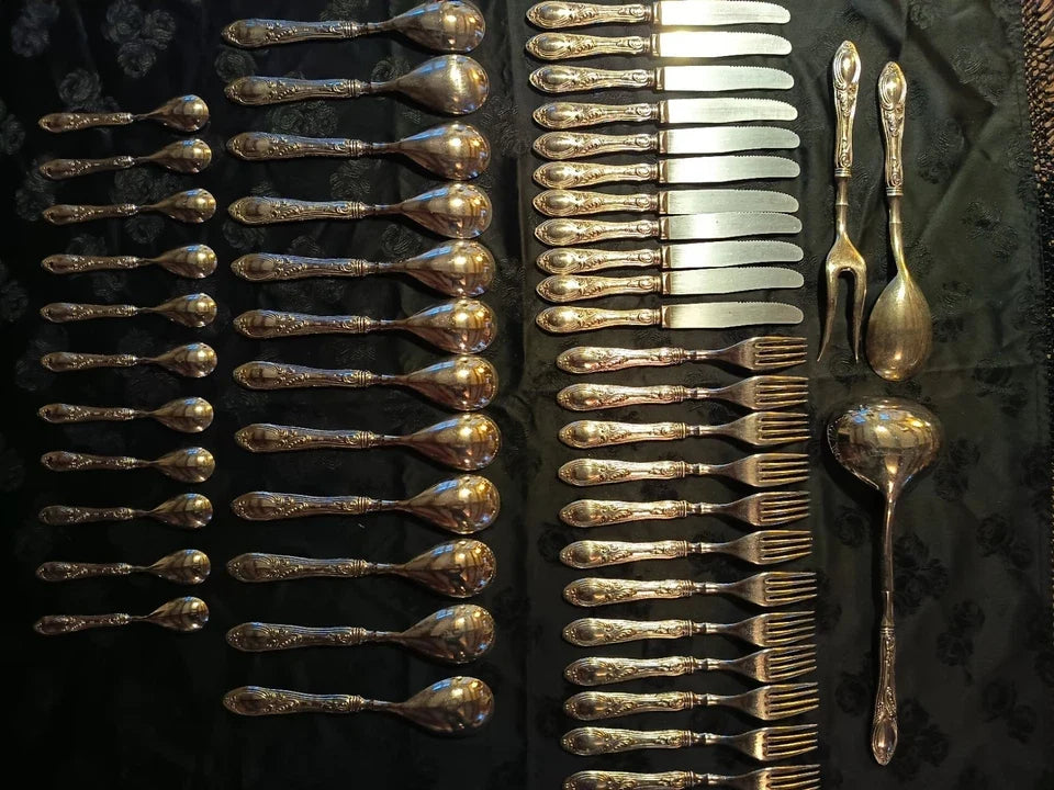 RARE ANCIEN SERVICE STYLE L.XV DE 49 COUVERTS EN ARGENT POINCON "800"