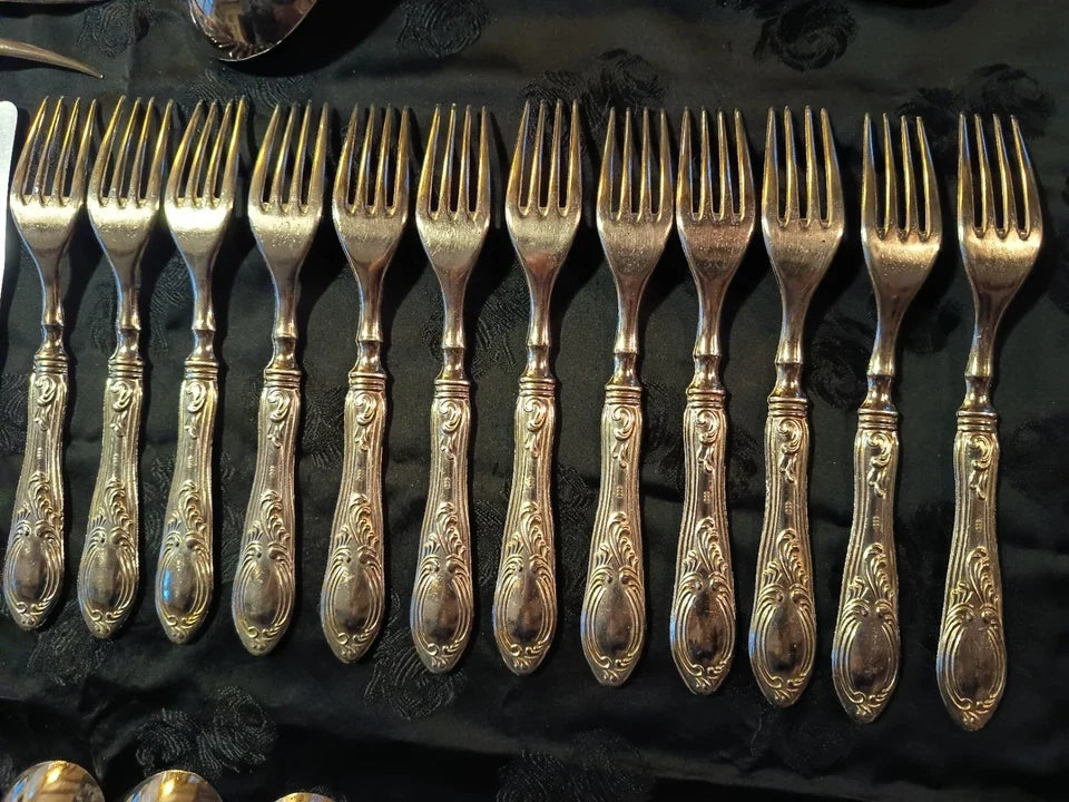 RARE ANCIEN SERVICE STYLE L.XV DE 49 COUVERTS EN ARGENT POINCON "800"