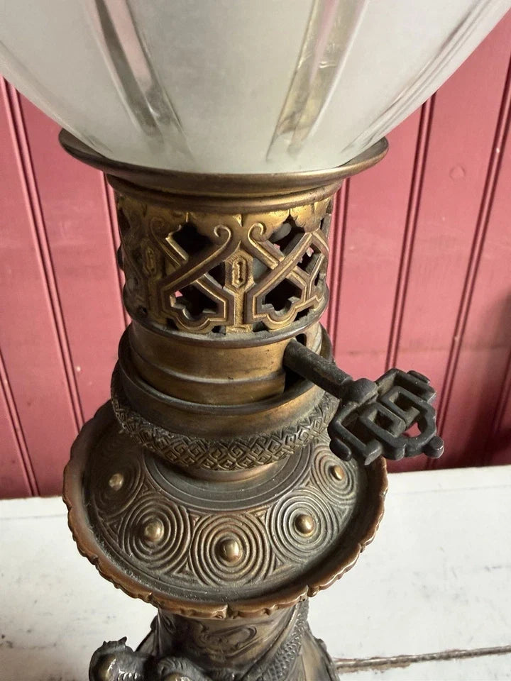 Rare Lampe À Pétrole L’escalier De Cristal Globe baccarat ? Et Bronze