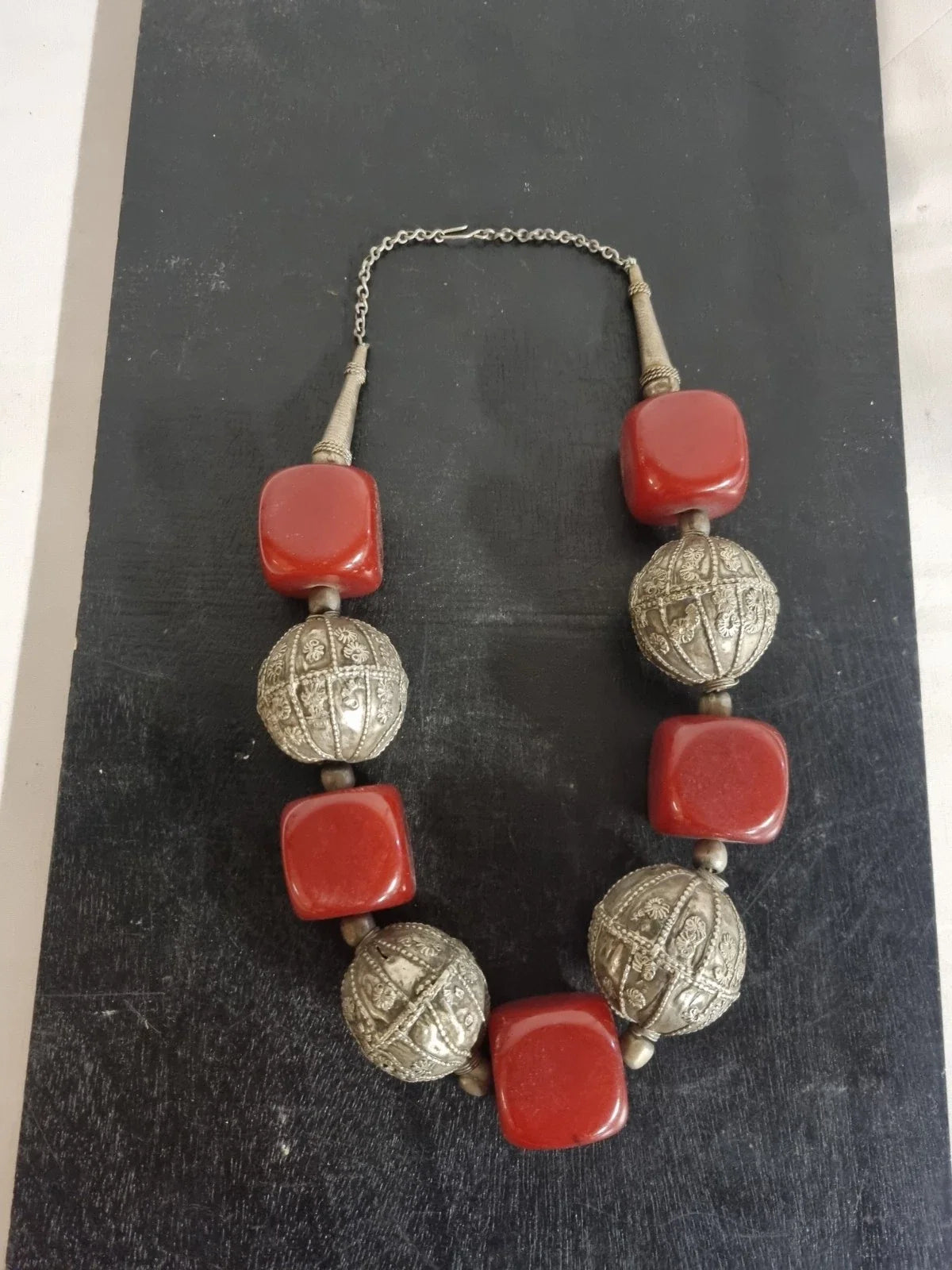 Imposant Collier Ambre Cherry et Métal Bédouin Yemen Ethnique Bakélite Ancien