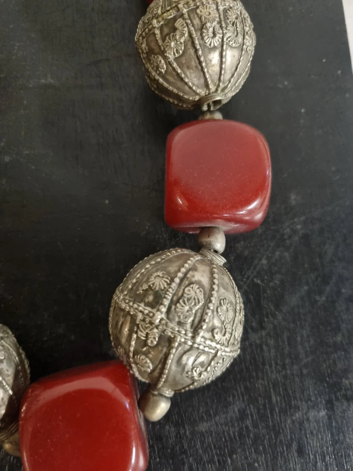 Imposant Collier Ambre Cherry et Métal Bédouin Yemen Ethnique Bakélite Ancien