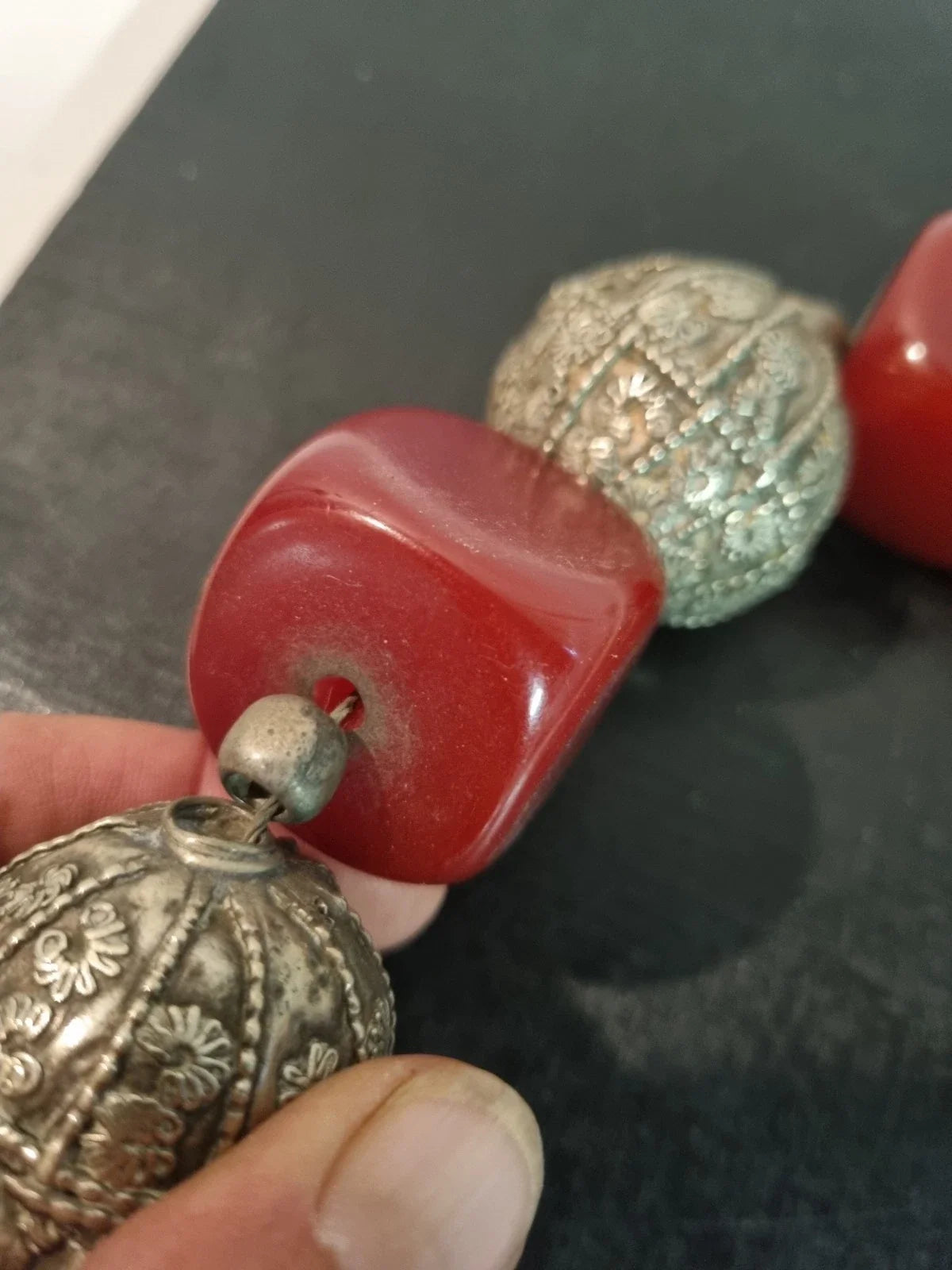 Imposant Collier Ambre Cherry et Métal Bédouin Yemen Ethnique Bakélite Ancien