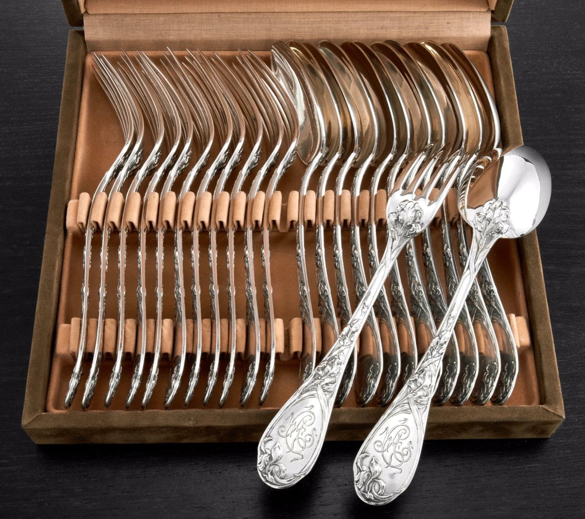 PUIFORCAT : Prestigieuse Ménagère Argent massif ép. Art Nouveau mod. IRIS 25pcs