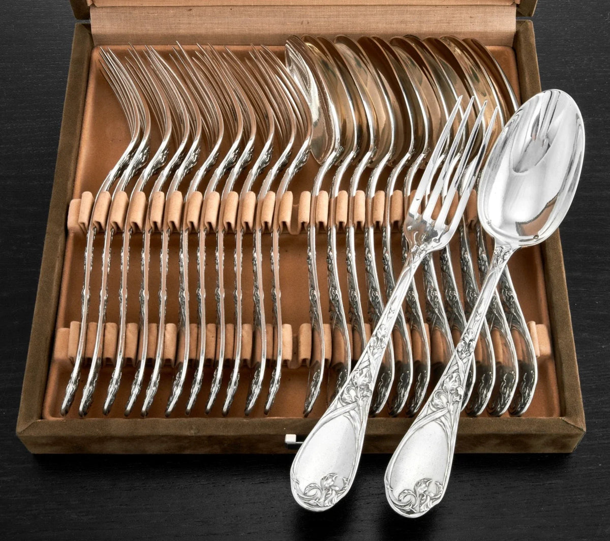 PUIFORCAT : Prestigieuse Ménagère Argent massif ép. Art Nouveau mod. IRIS 25pcs