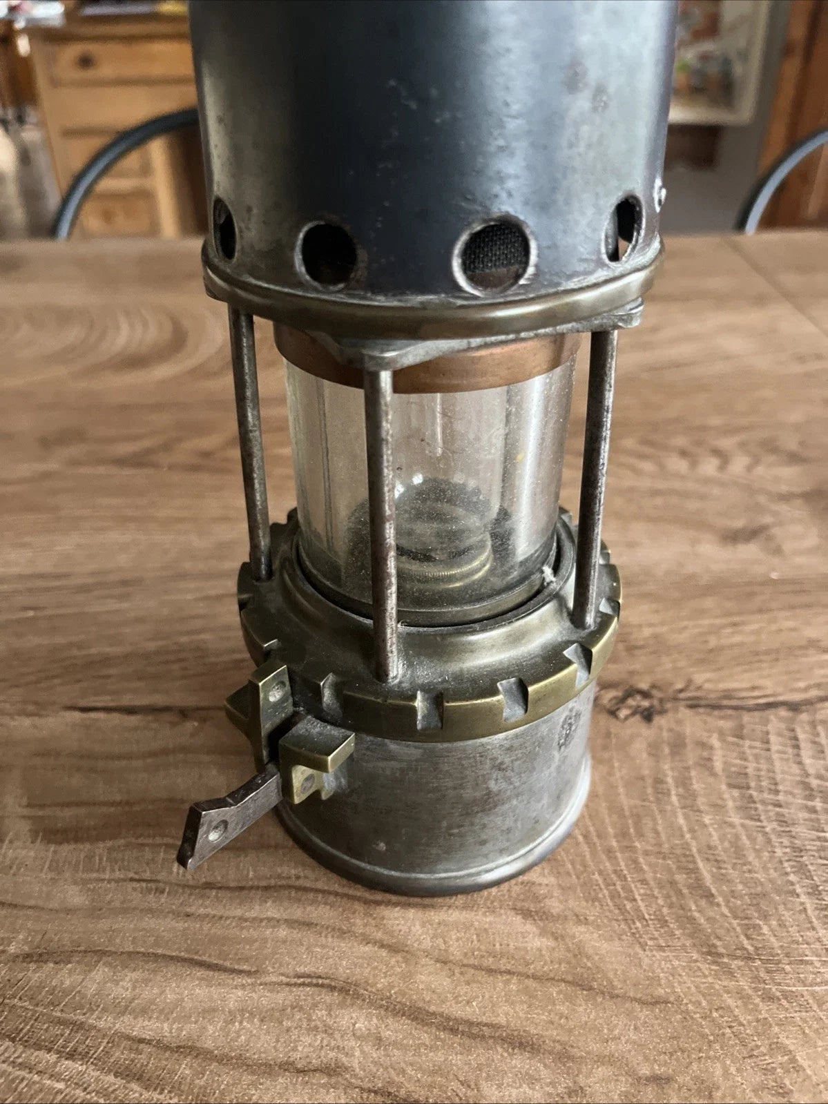 Ancienne Lampe De Mineur