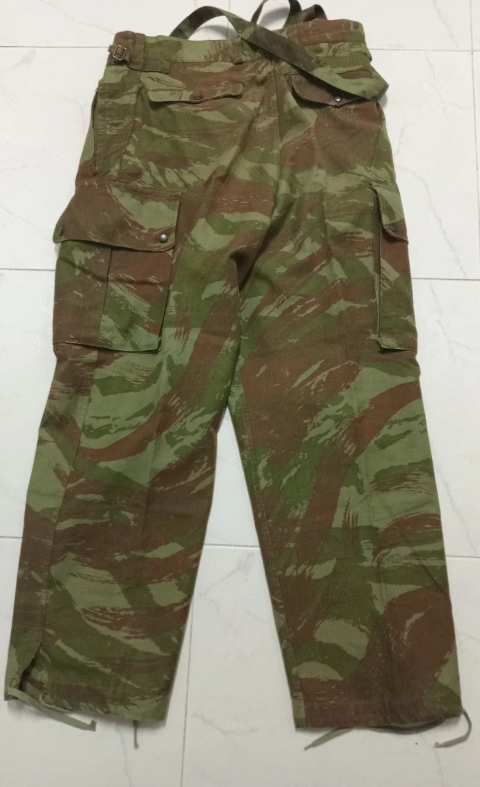 RARE PANTALON 47/53 TAP PARACHUTISTE CAMOUFLAGE 47/53 AVEC BRETELLES ÉTAT NEUF