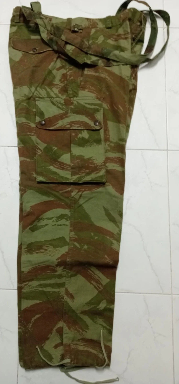 RARE PANTALON 47/53 TAP PARACHUTISTE CAMOUFLAGE 47/53 AVEC BRETELLES ÉTAT NEUF
