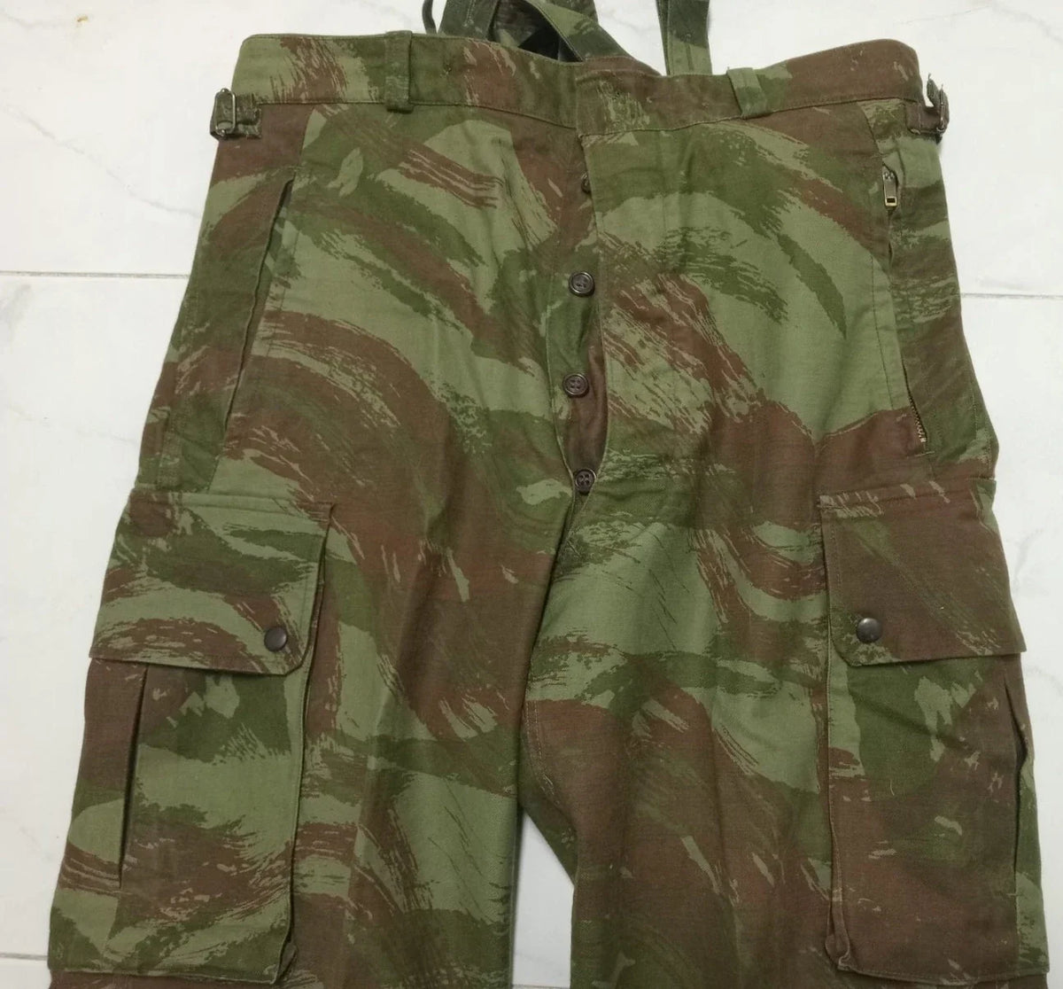 RARE PANTALON 47/53 TAP PARACHUTISTE CAMOUFLAGE 47/53 AVEC BRETELLES ÉTAT NEUF