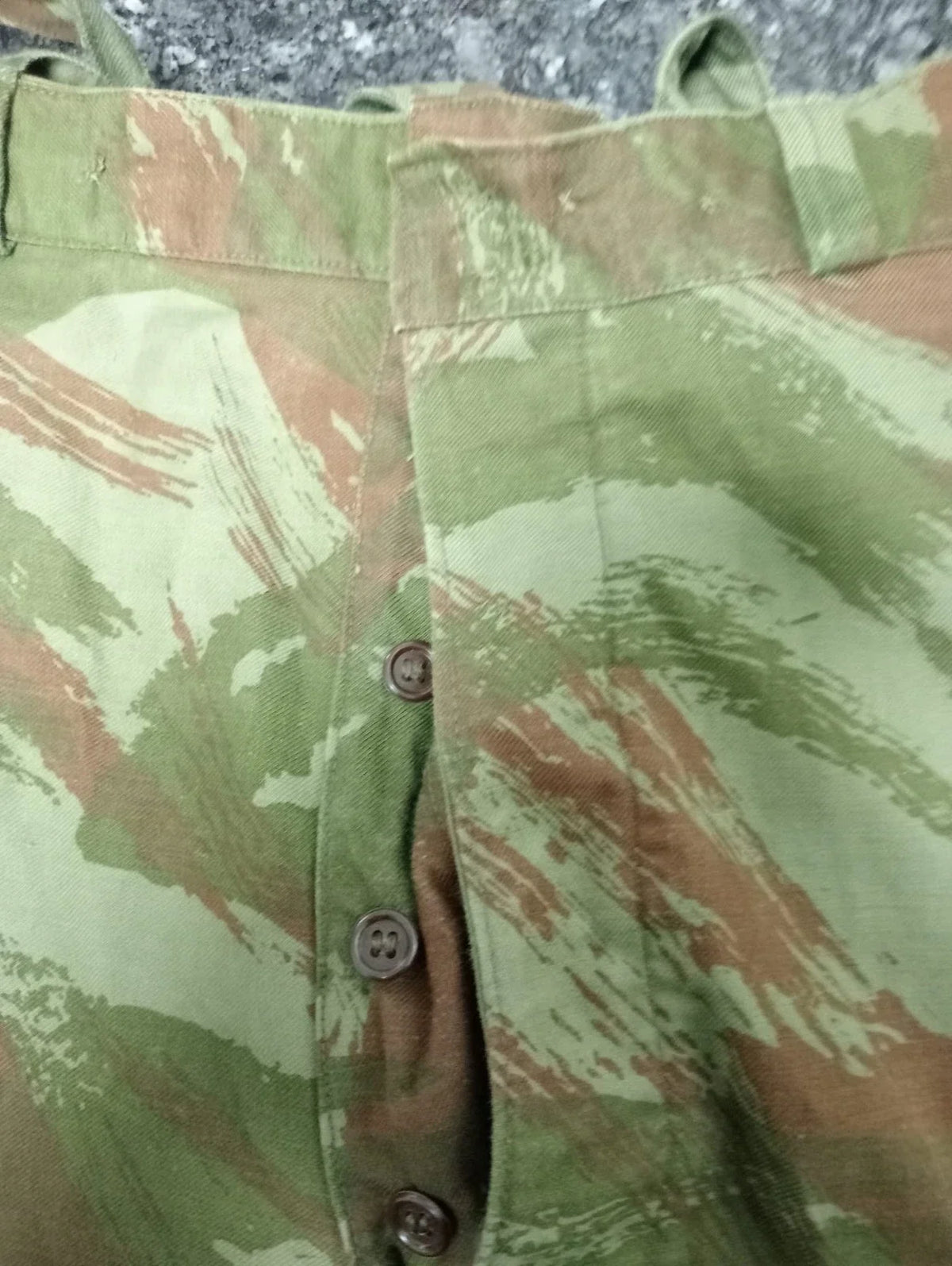 RARE PANTALON 47/53 TAP PARACHUTISTE CAMOUFLAGE 47/53 AVEC BRETELLES ÉTAT NEUF