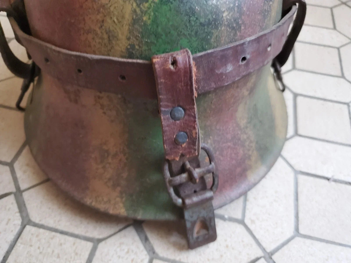 COQUE CASQUE ALLEMAND - PEINTURE CAMOUFLEE - WW2 - HEER - NORMANDIE