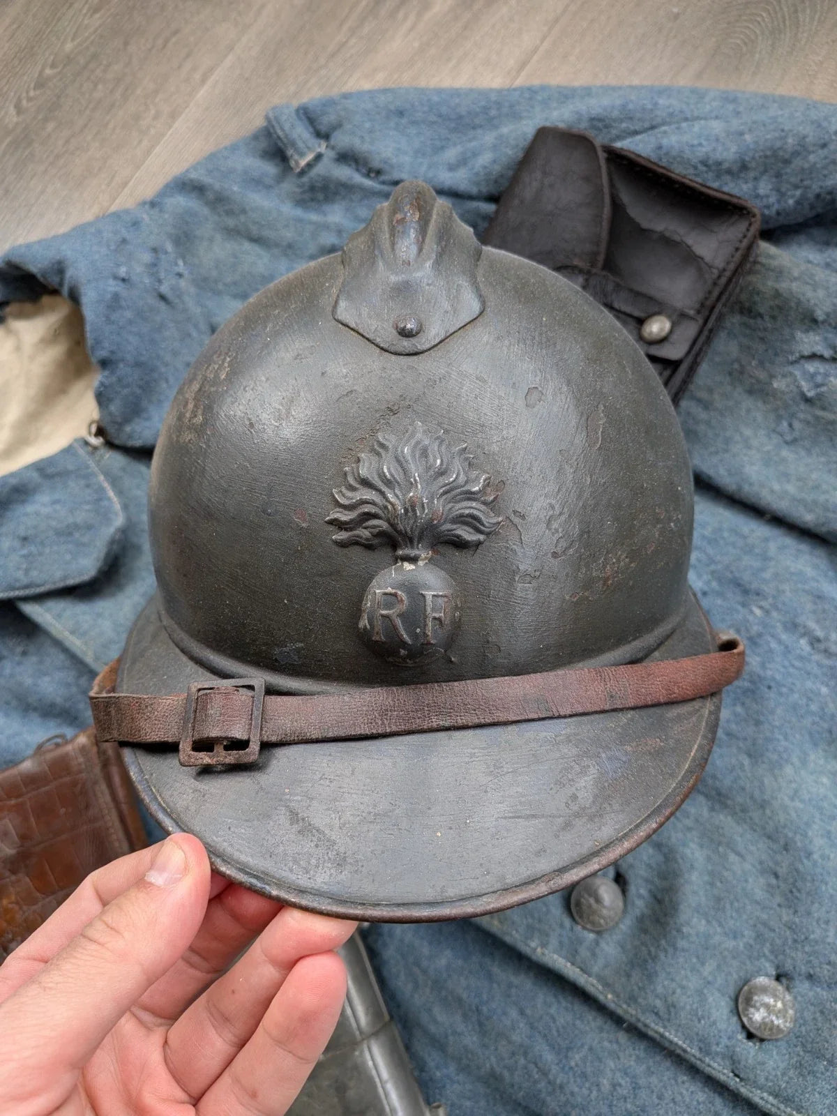Lot Poilu 14/18 Capote Bleu Horizon Casque Adrian Modèle 1915 Cartouchière