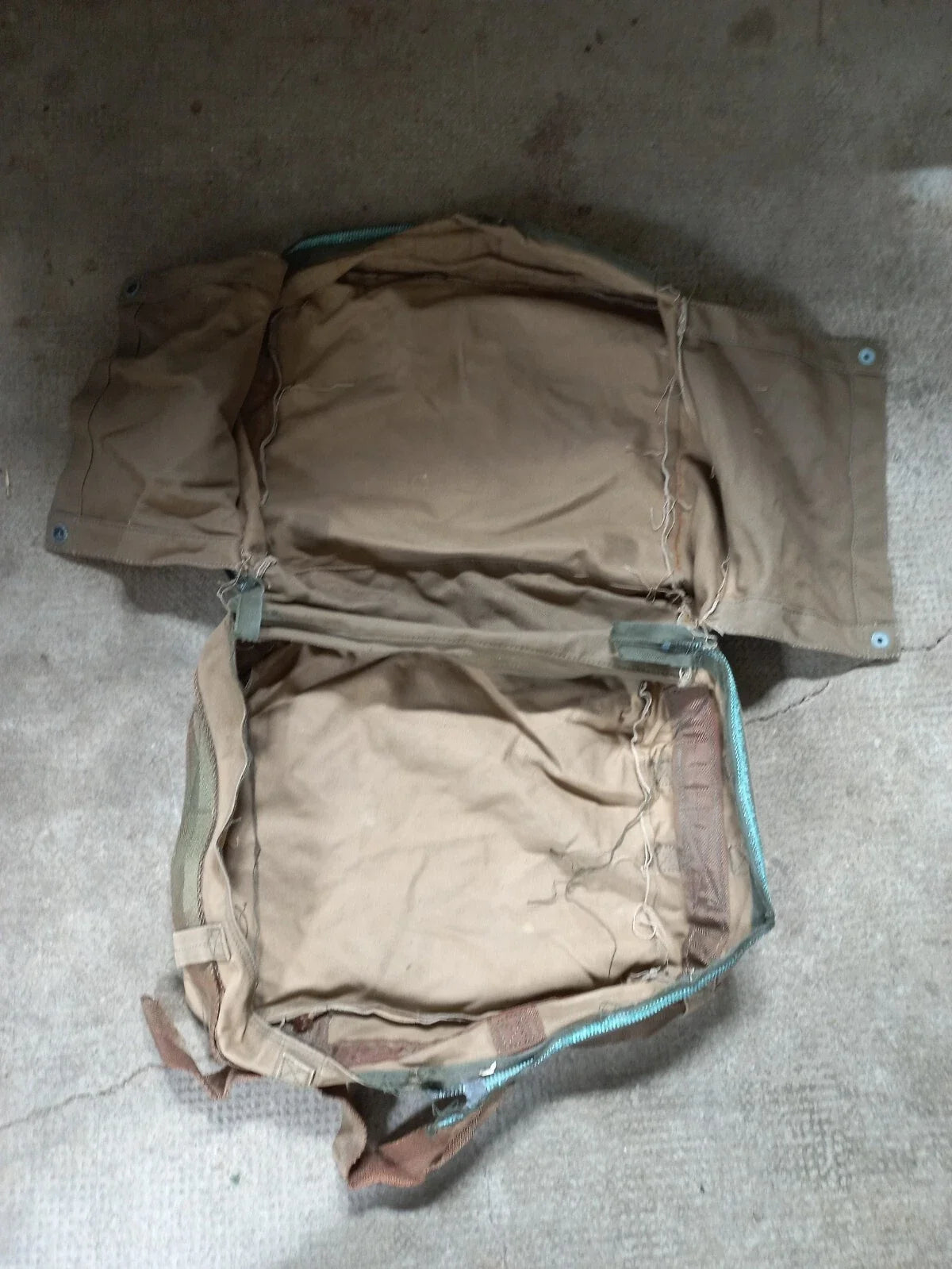 VI/48/TAP Trousse Médicale Spéciale de Campagne Parachutiste Indo Algérie Gaine