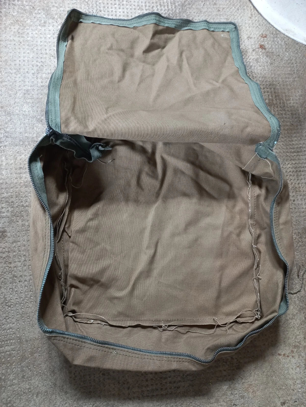 VI/48/TAP Trousse Médicale Spéciale de Campagne Parachutiste Indo Algérie Gaine