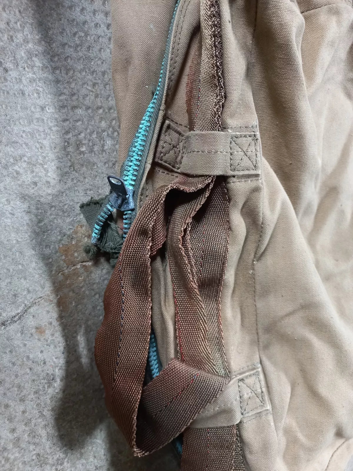 VI/48/TAP Trousse Médicale Spéciale de Campagne Parachutiste Indo Algérie Gaine