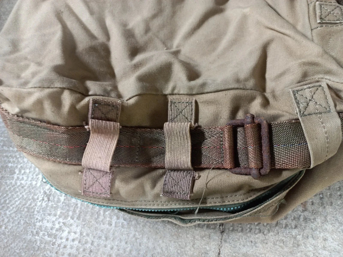 VI/48/TAP Trousse Médicale Spéciale de Campagne Parachutiste Indo Algérie Gaine