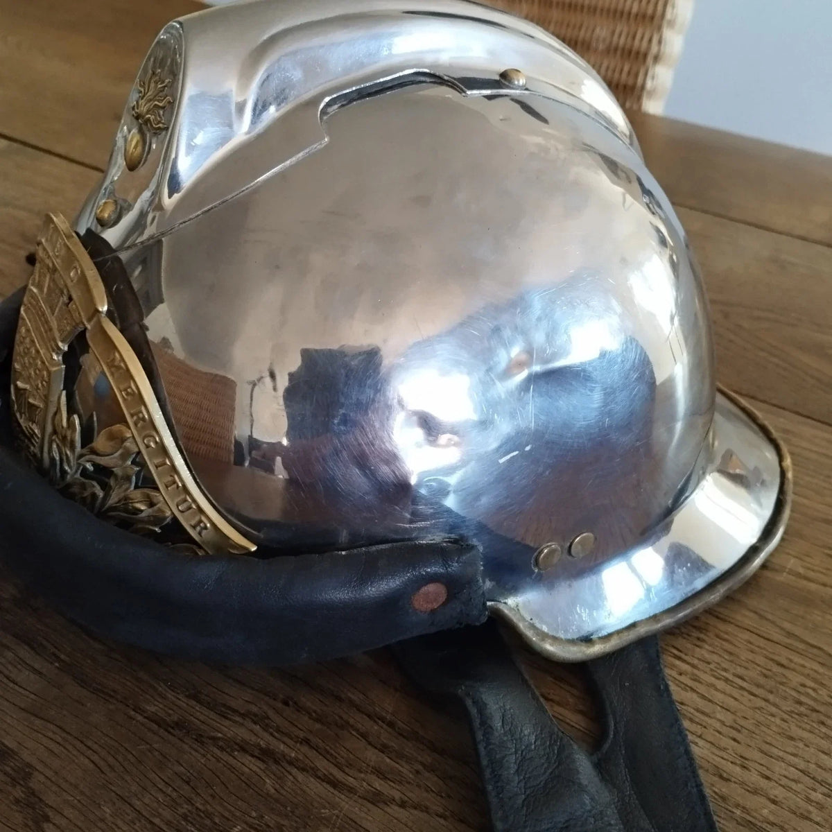 Ancien et rare casque de sapeur pompier motocycliste de la ville de Paris - années 1950