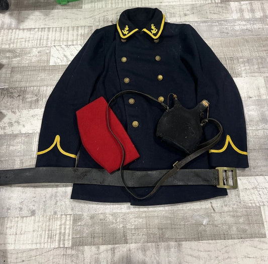 Lot Troupe Paletot colonial modèle 1873 Avec Ceinturon Colonial Et Chéchia 14/18