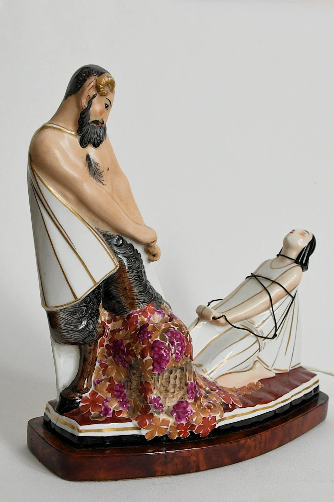 Argilor : rare veilleuse-brûle parfum Art Déco " Faune et sa captive", signée