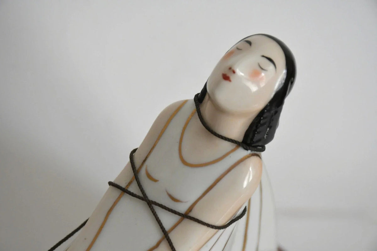 Argilor : rare veilleuse-brûle parfum Art Déco " Faune et sa captive", signée