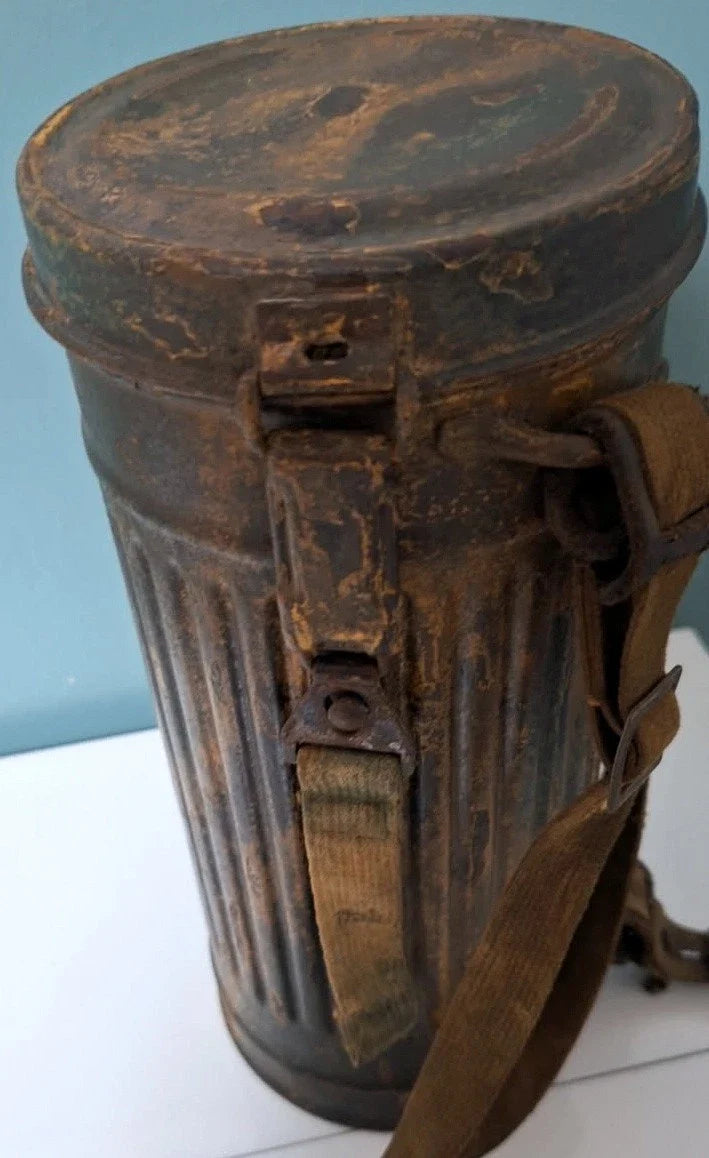 Trés beau masque à gaz allemand camouflé 3 tons ww2