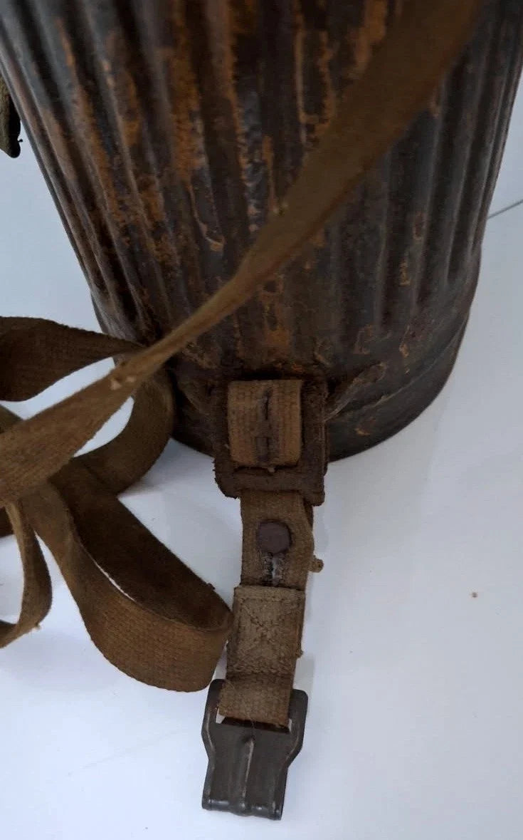 Trés beau masque à gaz allemand camouflé 3 tons ww2