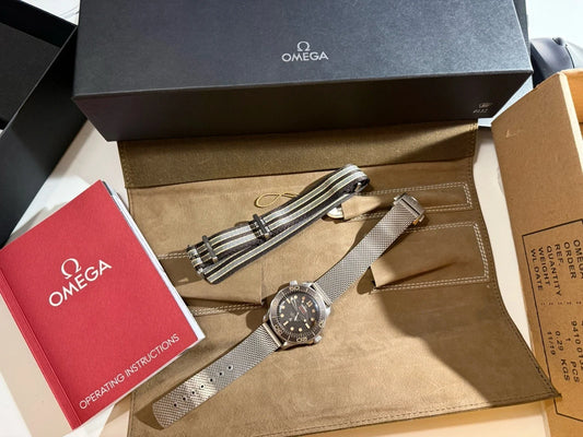 OMEGA Seamaster 300 Master James Bond 007 édition 210 90