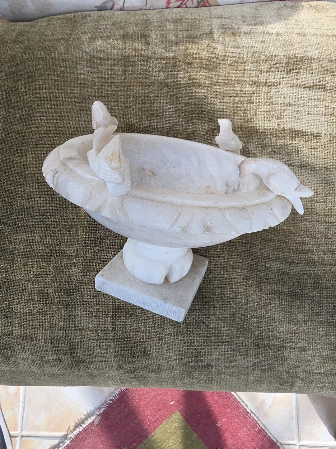Ancien piédestal sculpture 4 colombes bain oiseau marbre albâtre sculpté italien-