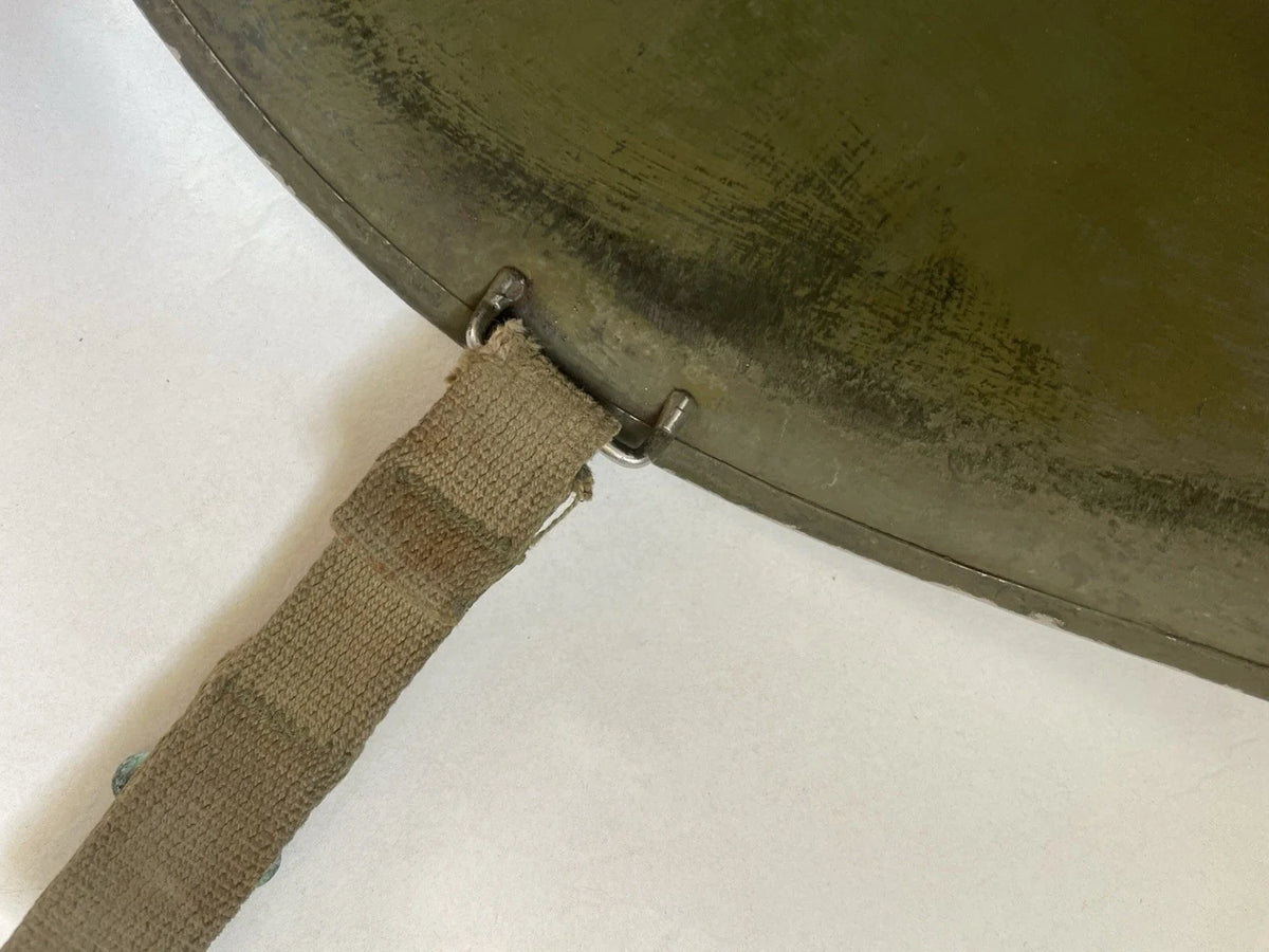 US WW2 - Casque M1 pattes fixes - Barre ETO Follow me - 100% original 2nd guerre