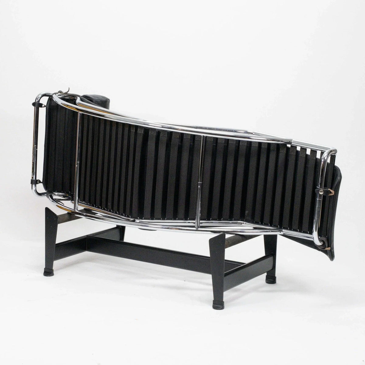 Original Cassina LC4 chaise longue cuir design classique chrome Bauhaus Le Corbusier top