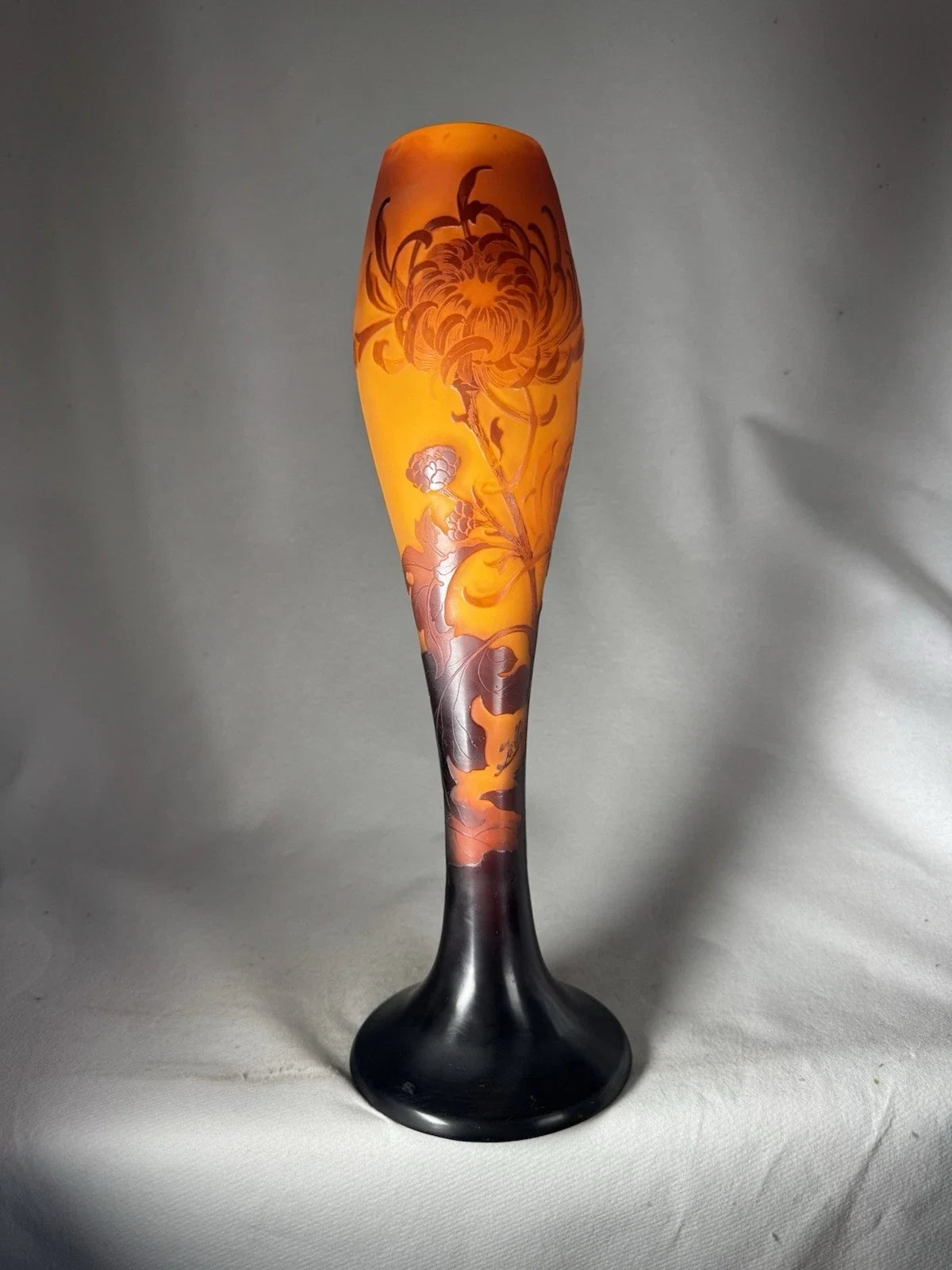 Grand Vase Gallé à décor « Chrysanthème » en fleur Art Nouveau