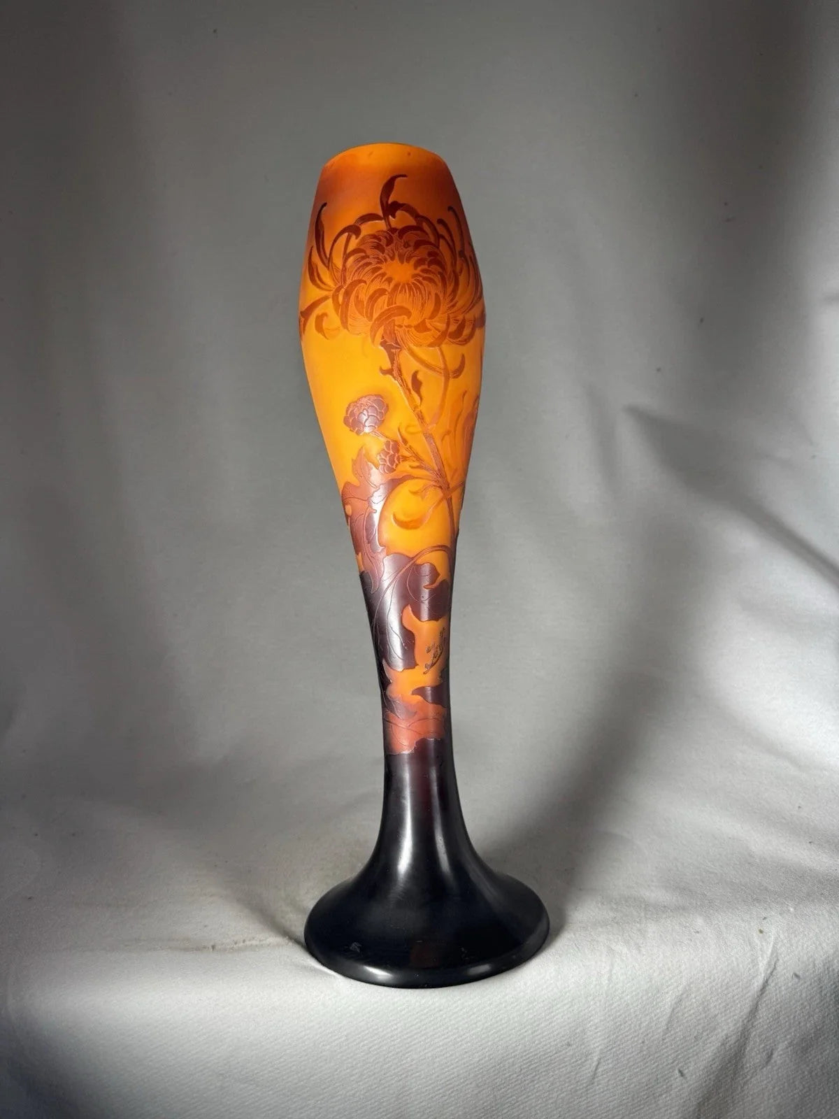 Grand Vase Gallé à décor « Chrysanthème » en fleur Art Nouveau