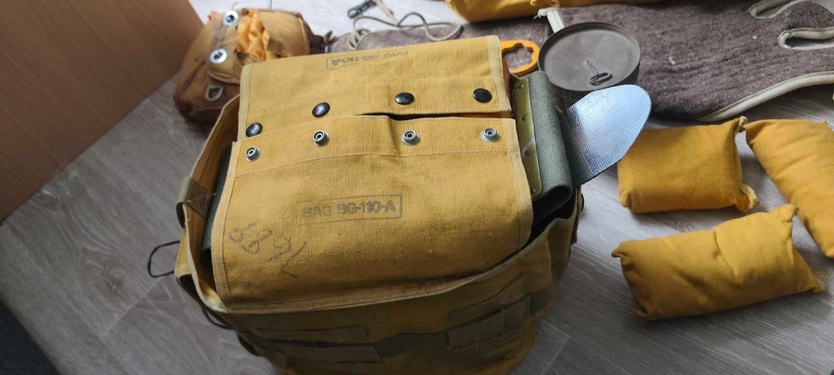 RADIO DE SURVIE "GIBSON GIRL" USAAF / US – WW2 – DATÉE 1943 – COMPLÈTE