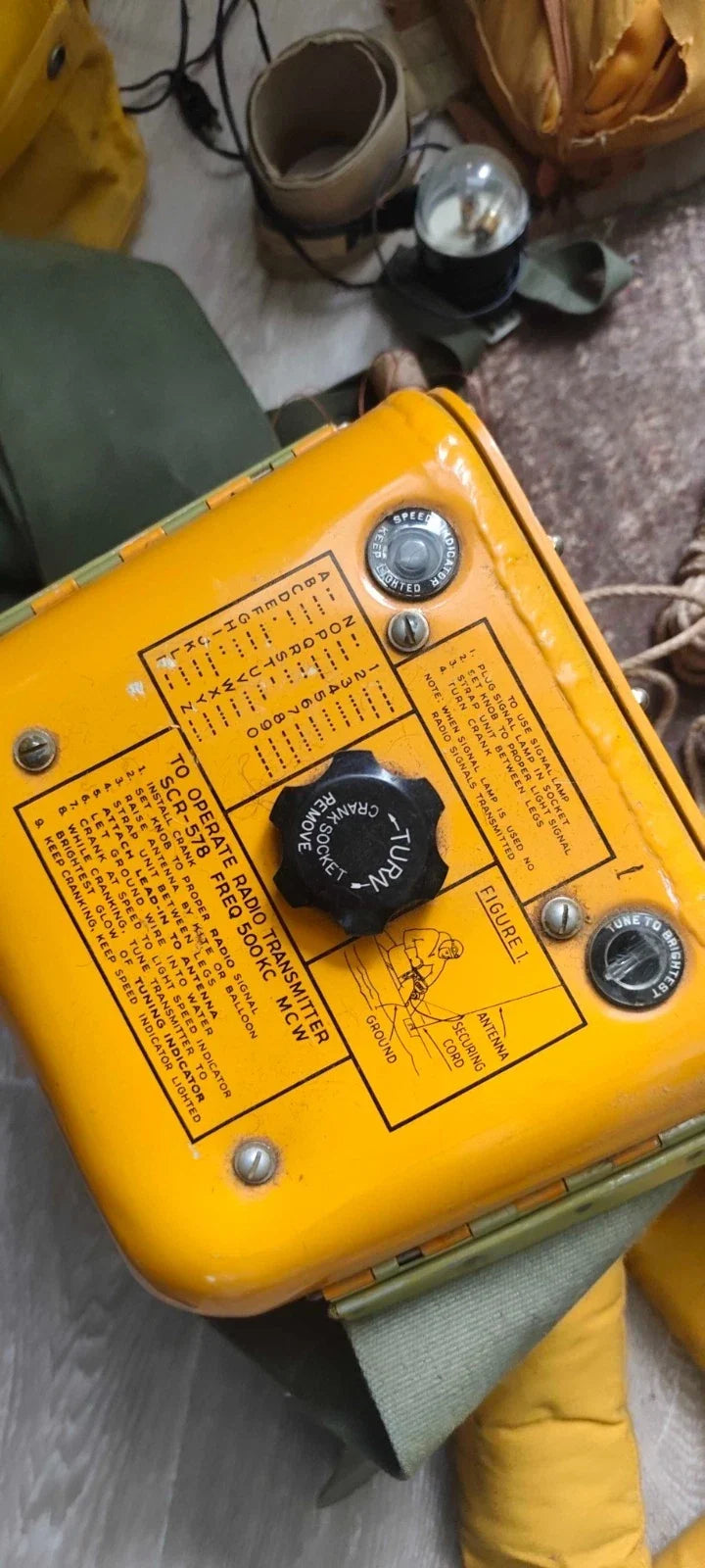 RADIO DE SURVIE "GIBSON GIRL" USAAF / US – WW2 – DATÉE 1943 – COMPLÈTE